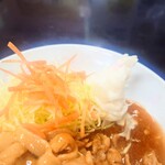 味楽 - 添えられている"ポテサラ"と"キャベ千"が嬉しい存在。