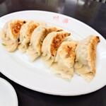 味楽 - 丸々とした餡ぎっしりの"ギョウザ"。