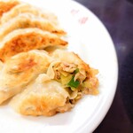 味楽 - お肉もしっかりと入った、絶品"ギョウザ"。