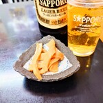 味楽 - ビールにサービスの"メンマ"。