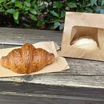 Think - ベンチで早速いただきました