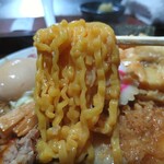大井町 立食い中華蕎麦 いりこ屋 - 「菅野製麺所」さんの中太縮れ麺