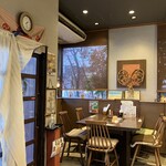 野の茶 - テーブル席は3つ、カウンター３つだったかな？