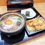 六平うどん - 鍋焼きうどんと、えび天、とり天
