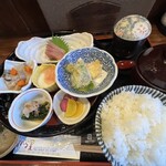 旬菜の味わい がら里 - 花かごランチ