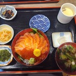 魚処 とう賀 - サーモン丼