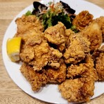 串かつ&チキン南蛮らんぷ - 大量の唐揚げで付け合わせが埋まってるw