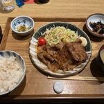 赤坂うまや - 味噌汁開けた