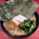 ラーメン 杉田家 - ラーメン並（まるよしトッピング）