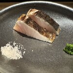 鮨 森学 - 舞鶴産サワラの藁焼き