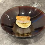 VANNO - 甘鯛の鱗焼のような感じ。これも絶品。