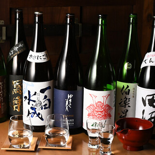 種類豊富な日本酒＆焼酎。お気に入りの一杯と出会う夜を