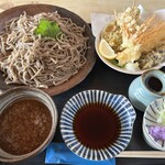 そば処 山 - 田舎そば&天ぷら盛り合わせ