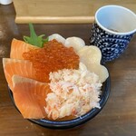 海鮮処 魚屋の台所 別邸 - 2番：サーモン ホタテ イクラ ズワイ 丼