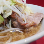 ラーメン二郎 - 豚の厚み