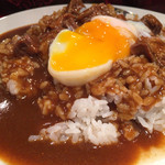 スズメバチカレー 温玉トッピング