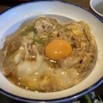 石挽　手打ち　いわもと - トロトロの親子丼に黄身が❗️