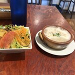 ビストロ えびすや - ニンニクスープです。かなりグツグツで運ばれてきます