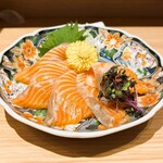 新宿思い出横丁 ばんしゃく家 - 刺身サーモン
