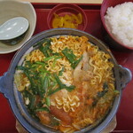 ジョイフル - 料理写真:旨辛スープのキムチチゲ定食