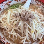 EAGLE - みそらーめん
熱々のボリュームたっぷりらーめん
もやしシャキシャキ♪
脂多めなのでずっと冷めません