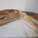 みちぱん - ハム、ツナ、コーンの断面