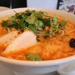 カフェ・シンガプーラ 海南鶏飯 - 酸辣湯麺 マレー風トムヤム麺。