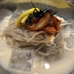 炭火焼肉 ホルモン にく式 - 冷麺