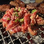 炭火焼肉 ホルモン にく式 - 飲めるロース