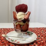 ブランジュリー パリの空の下 - ビスキュイといちご、キルシュでパルフェというかそんなやつ、作ってみました。