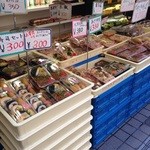 和スイーツだんご家族 - 店先、寿司。