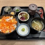 札幌二条市場大磯 - バラちらし丼