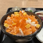 札幌二条市場大磯 - バラちらし丼