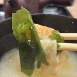 札幌二条市場大磯 - 味噌汁の具材