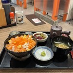 札幌二条市場大磯 - バラちらし丼