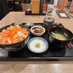 札幌二条市場大磯 - バラちらし丼