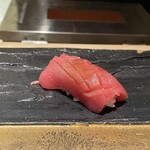 すし玲 - マグロの剥がし。