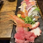 魚処 おぎた - これがデラックス2000円のお造り❣️