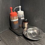 焼肉ホルモン酒場 まる助 - 【2025.12.26(金)】テーブルにある調味料