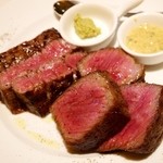 A５和牛炭火焼き　フィレ　（200g）＆A５和牛炭火焼き　ザヴトン　（200g）