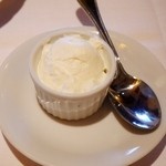 トラットリア タンタボッカ - 燻製ホイップバター