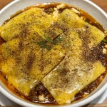 蝋燭屋 - 焼きチーズ麻婆麺1,600円
      チーズトッピング200円
      痺れ激増し100円