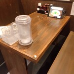 らぁ～めん 京 - ドリンク写真:こちらのテーブル席に座りました(^^)v