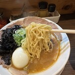麺屋 誠 - 【味噌＝中細縮れ麺】