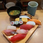 魚屋さんの新鮮回転寿司 - ランチ寿司セット