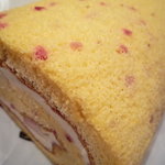 アルベリ 鶴見豊岡店 - いちごのロールケーキ