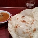 Samosa - 日替わりカレー＆ナン７５０円。