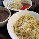 ジャンキーモンキーJr. - 「つけ麺 肉増し 900円」野菜マシ、背脂量普通、チャーシューと唐揚げのハーフ