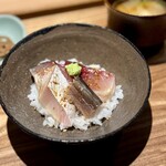 日本料理FUJI - 先の鯖も、〆さばになれば全然違う表情に。
      こちらの魅力は、やっぱり弾力。贅沢か！(^^)