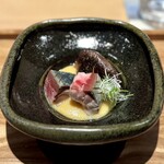 日本料理FUJI - この鯖の蒸し物は、もはや発明品です！
      低温のコンフィにするだけではなくて、仕上げに炭火で炙りますから、滴った油に燻された香りまでが素晴らしい味付け。
      味噌ダレも、改良が重ねられている気がします。絶品！